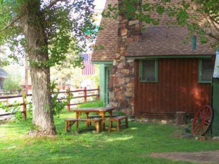Golden Bear Cottages