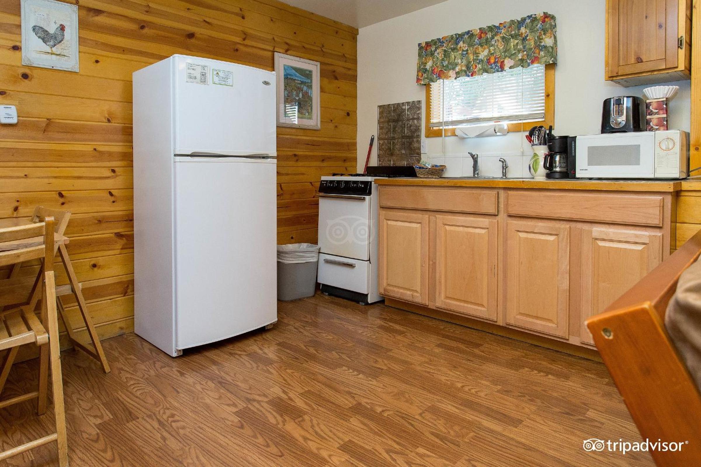 Golden Bear Cottages