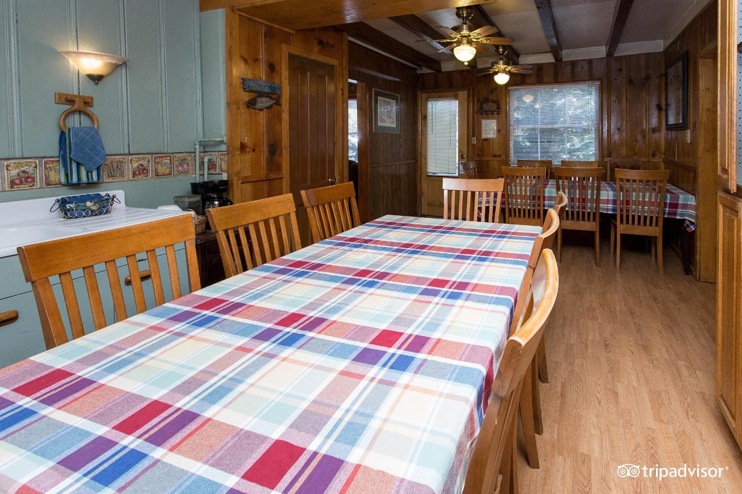 Golden Bear Cottages