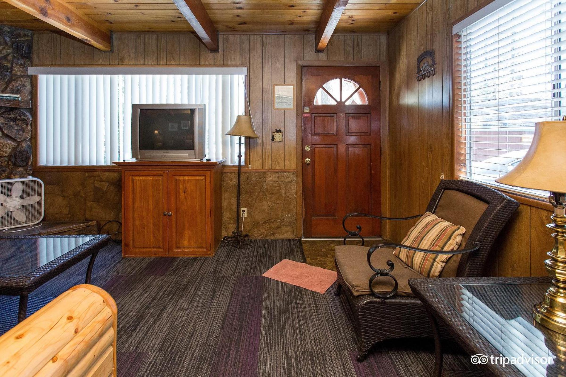 Golden Bear Cottages