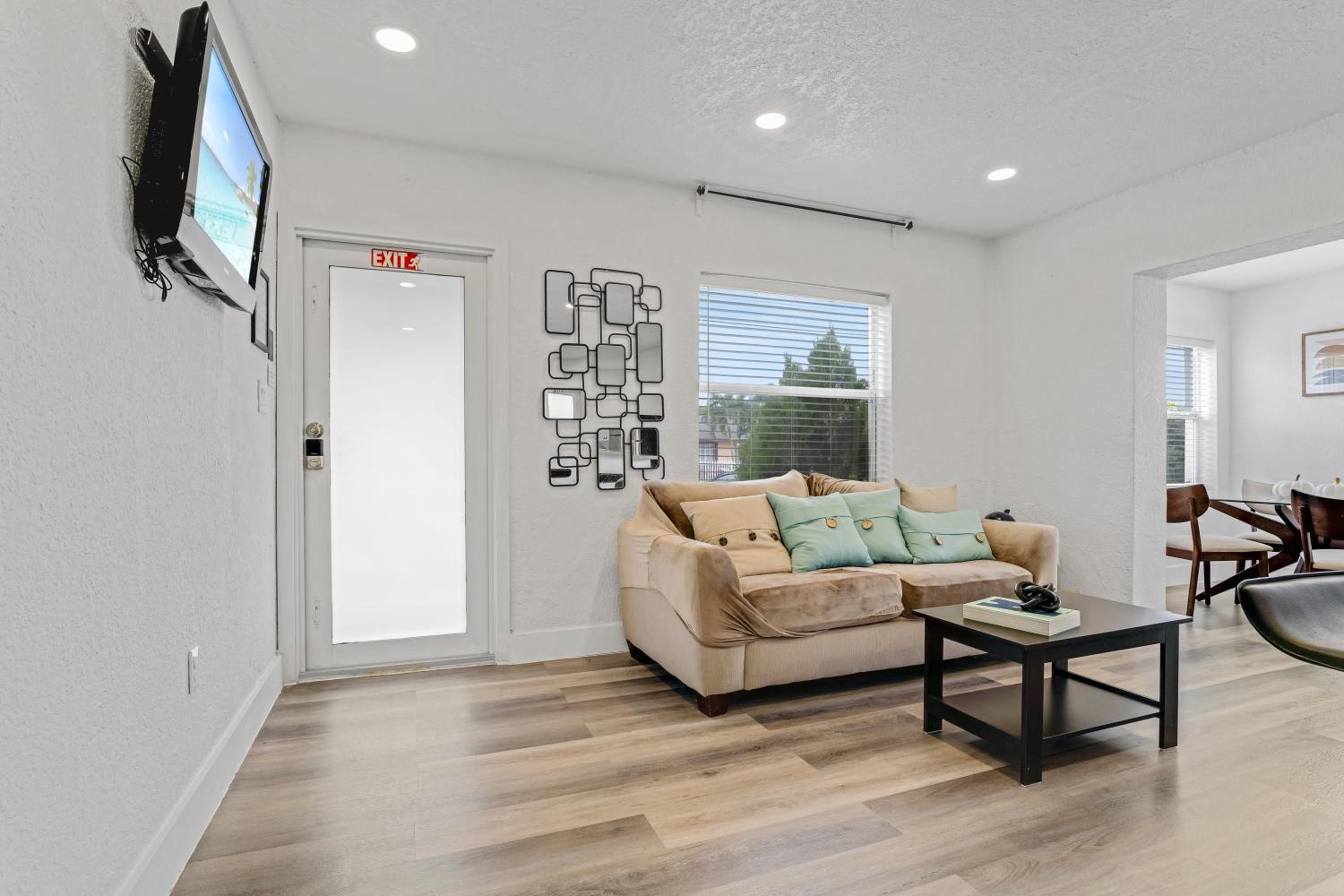 Modern 3-Bedroom Retreat near Wynwood - Miami Oasis
