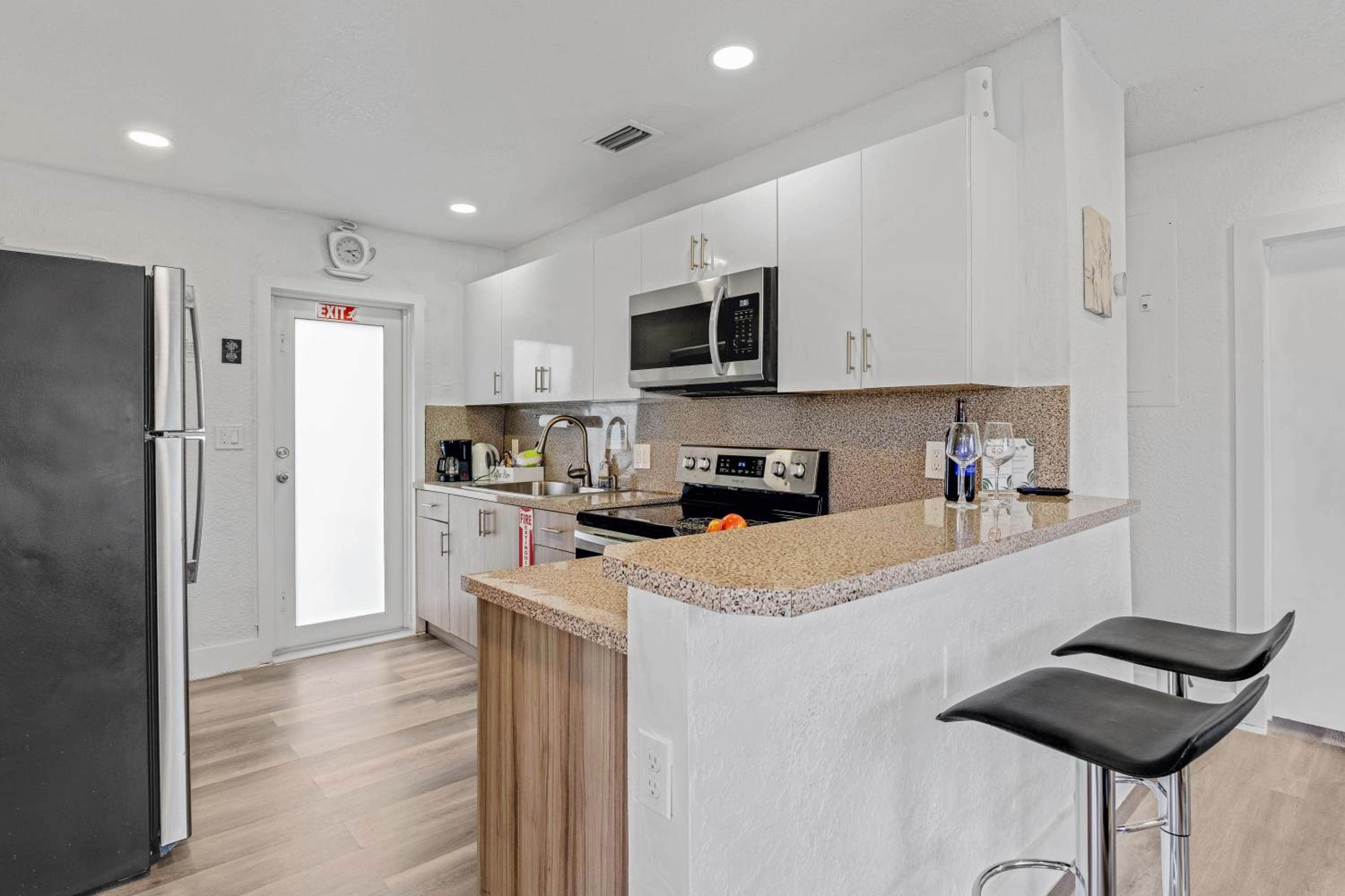 Modern 3-Bedroom Retreat near Wynwood - Miami Oasis