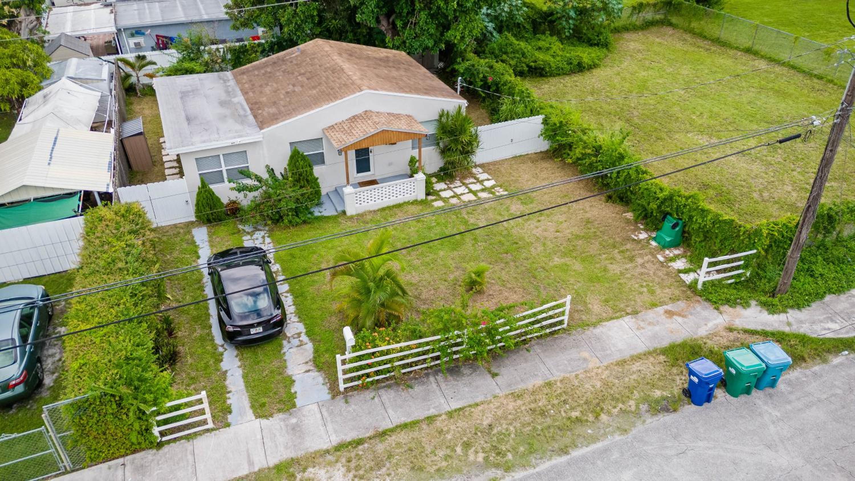 Modern 3-Bedroom Retreat near Wynwood - Miami Oasis