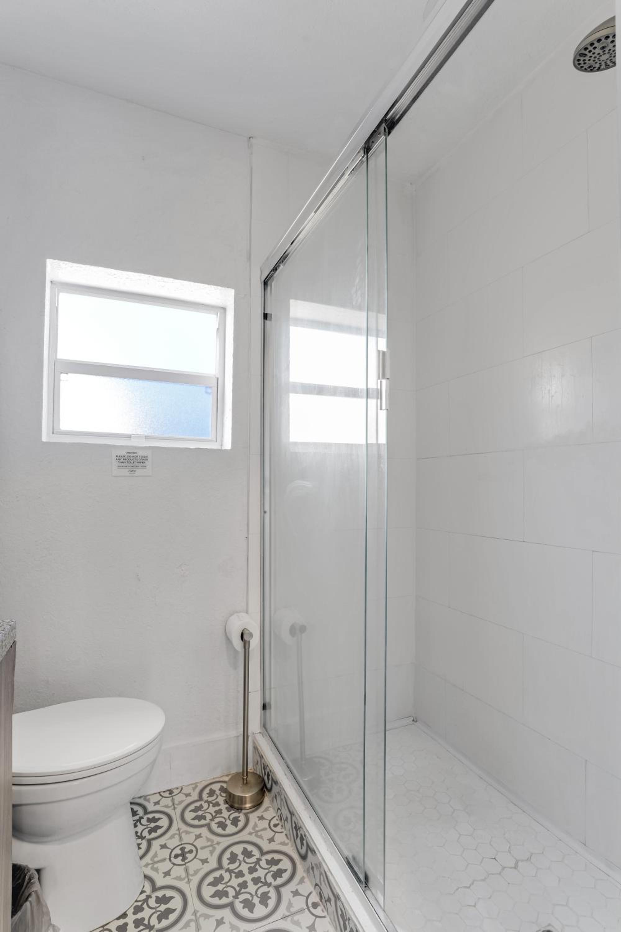 Modern 3-Bedroom Retreat near Wynwood - Miami Oasis