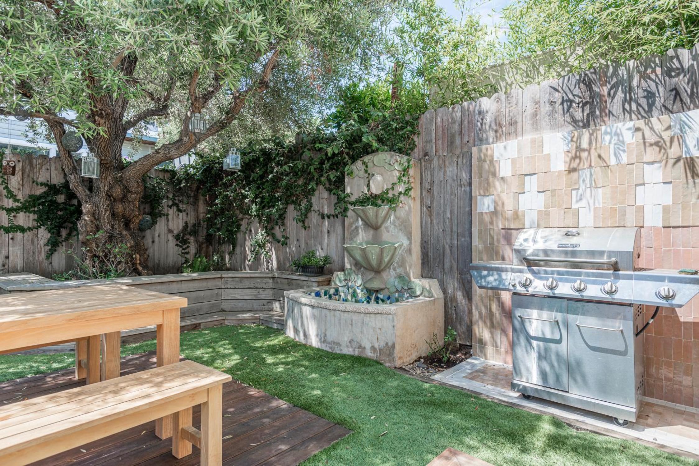 Walk to Venice Beach from Luxury home