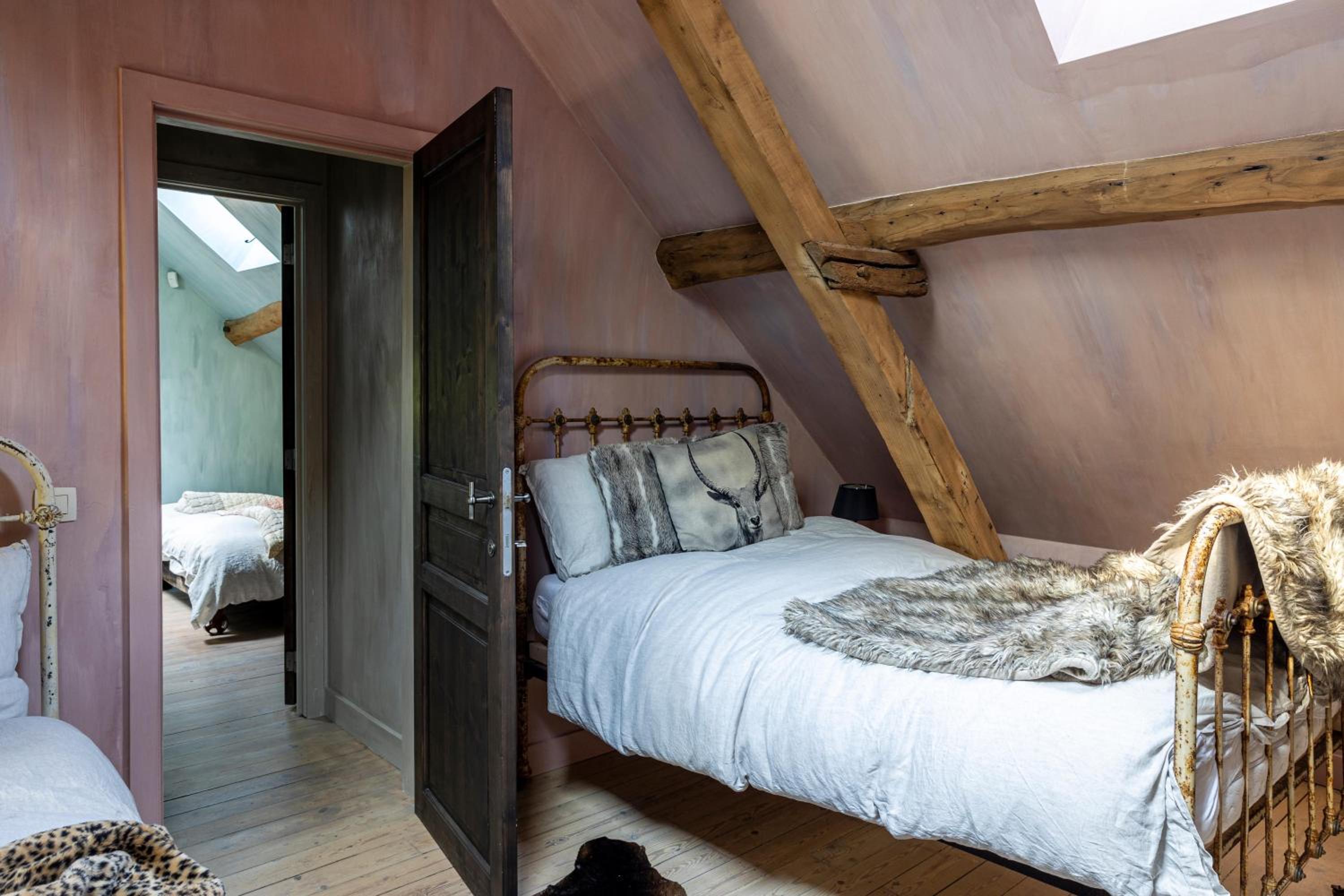 La Petite Foret Cottage in Brussels Countryside