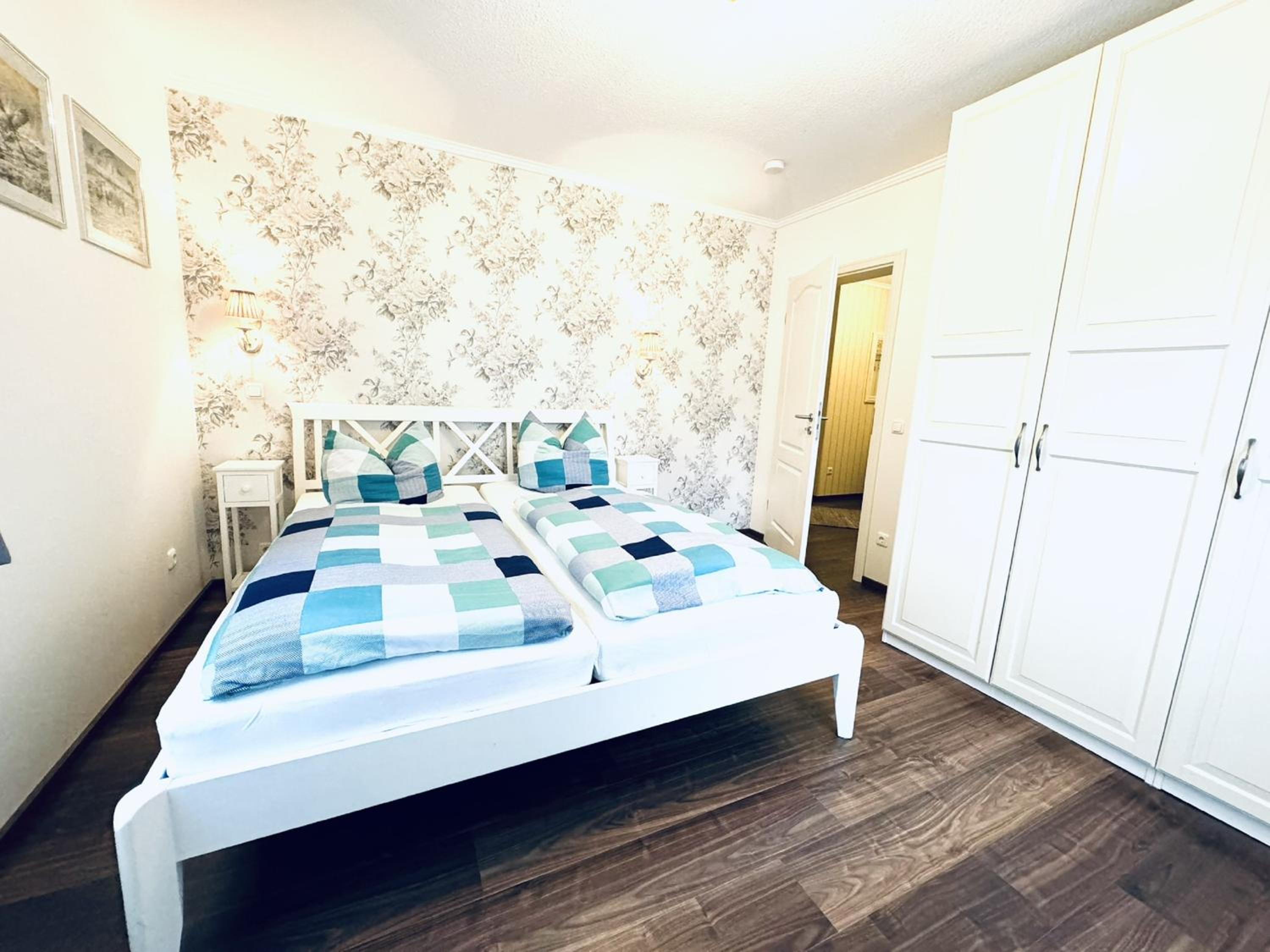F-1112 Ferienwohnung Lobbe FeWo 02 strandnah, Garten
