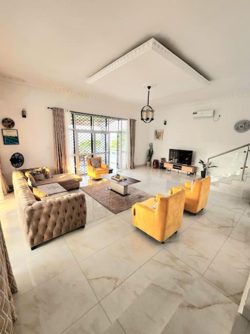 Ocean Front Villa, Ngeme