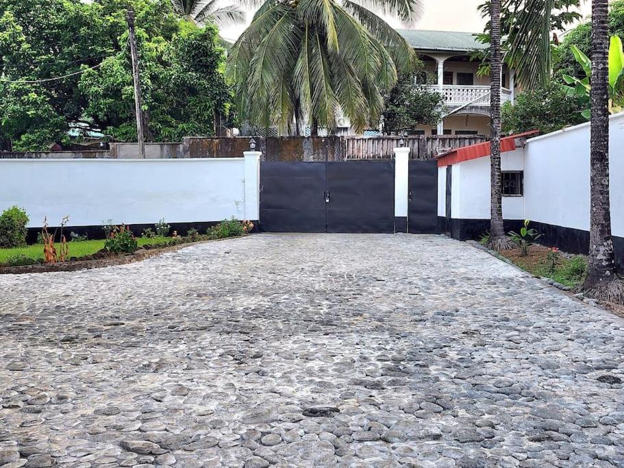 Ocean Front Villa, Ngeme