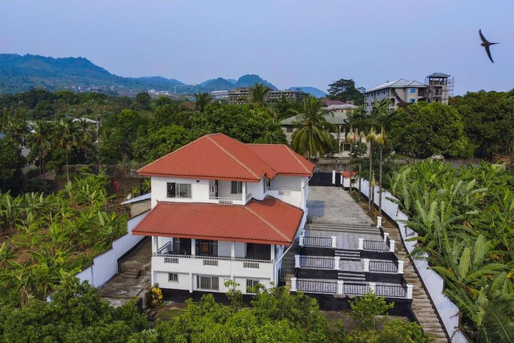 Ocean Front Villa, Ngeme