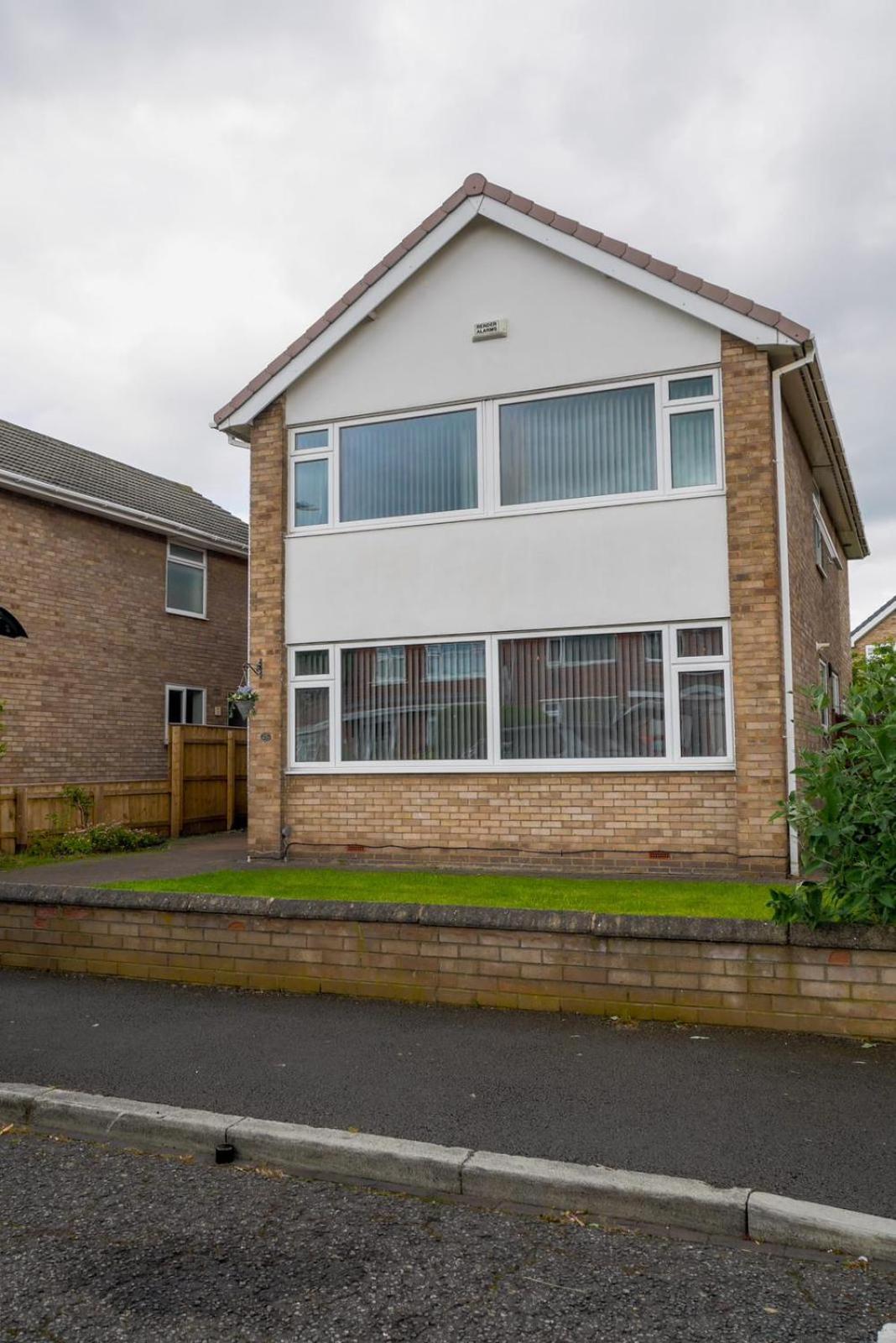Modern 4 Bedroom Detatched House