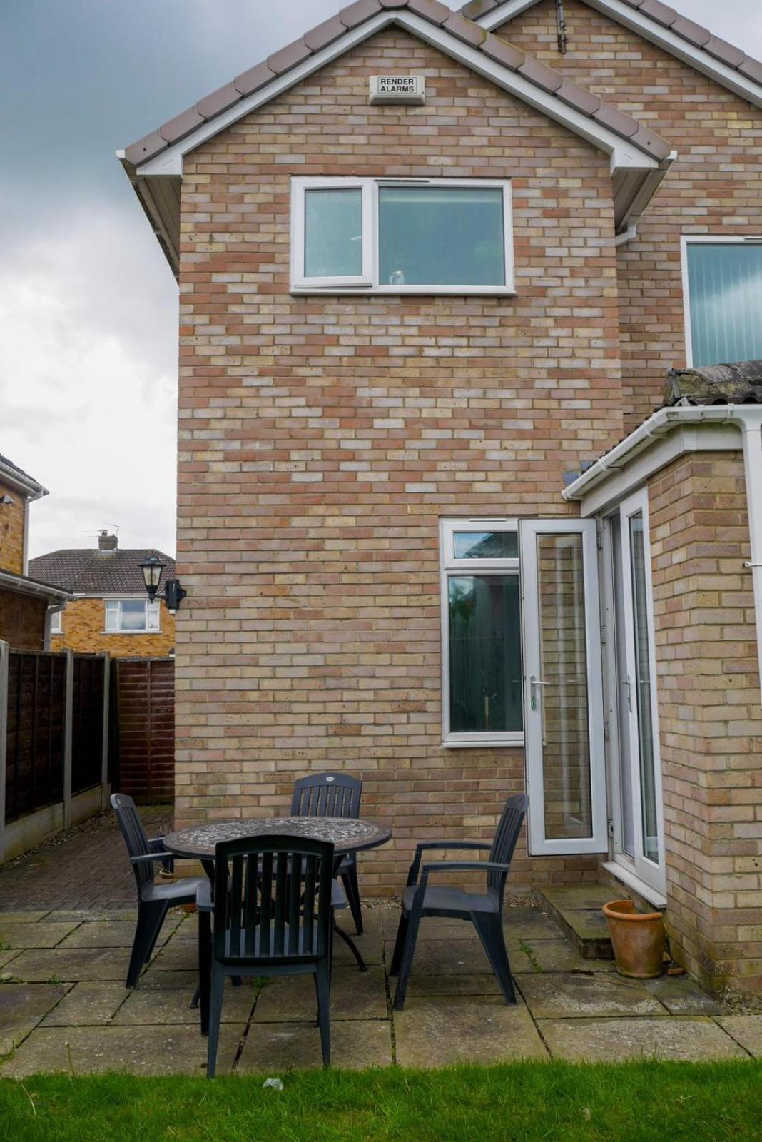 Modern 4 Bedroom Detatched House