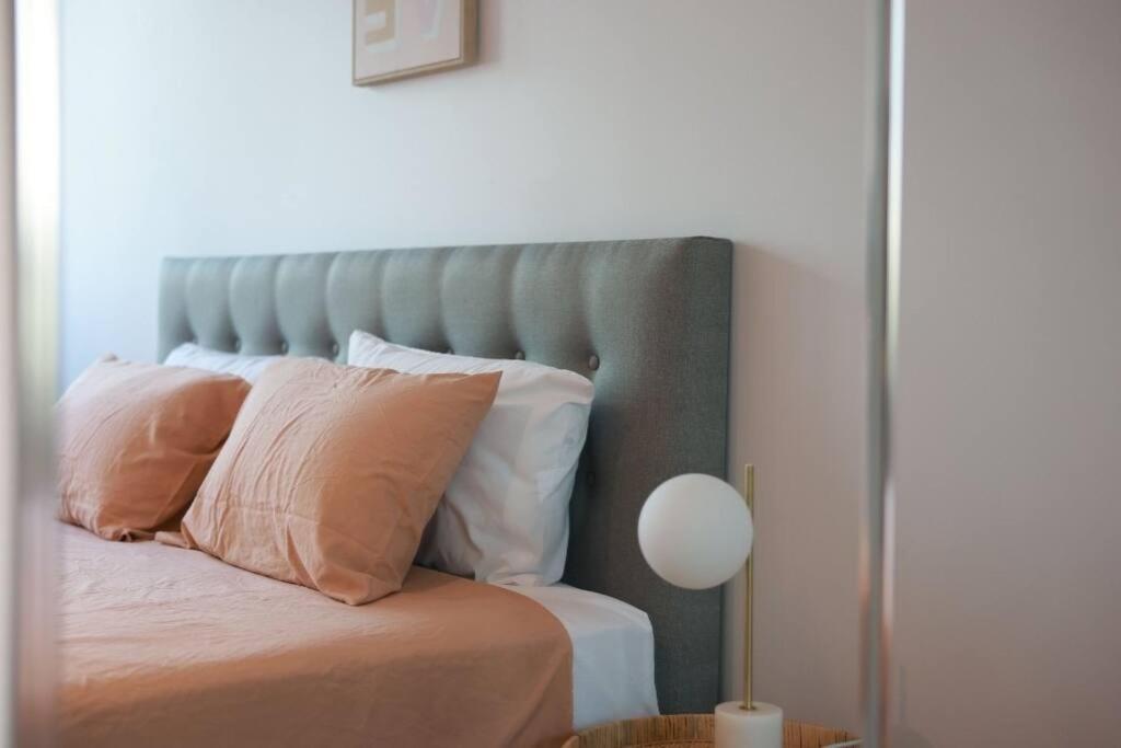 54D Chic 2Bedroom near Yarra River, City View with Free Parking