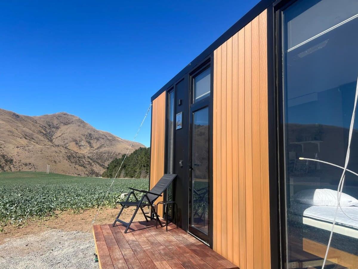 Mackenzie Pass Retreat by Tiny Away view 3