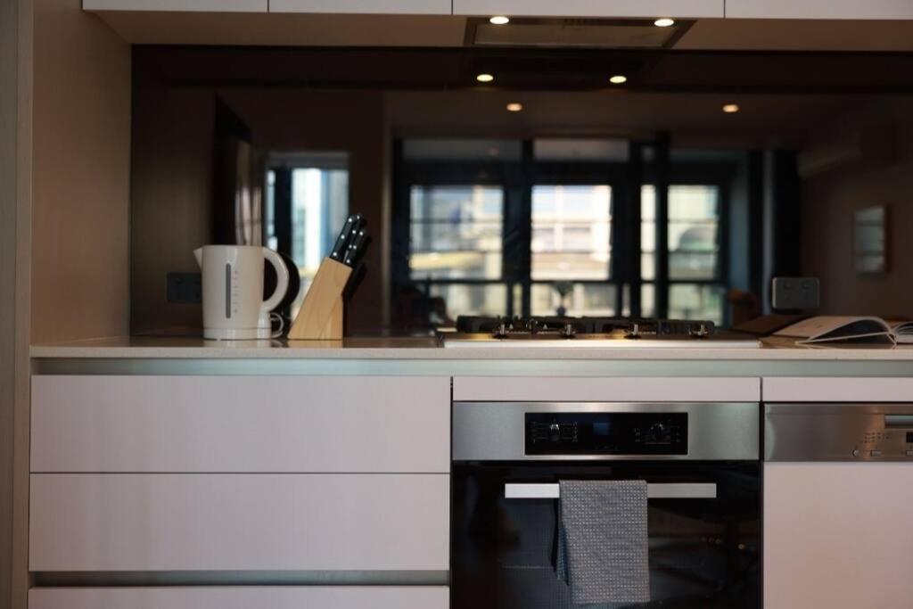 54D Chic 2Bedroom near Yarra River, City View with Free Parking