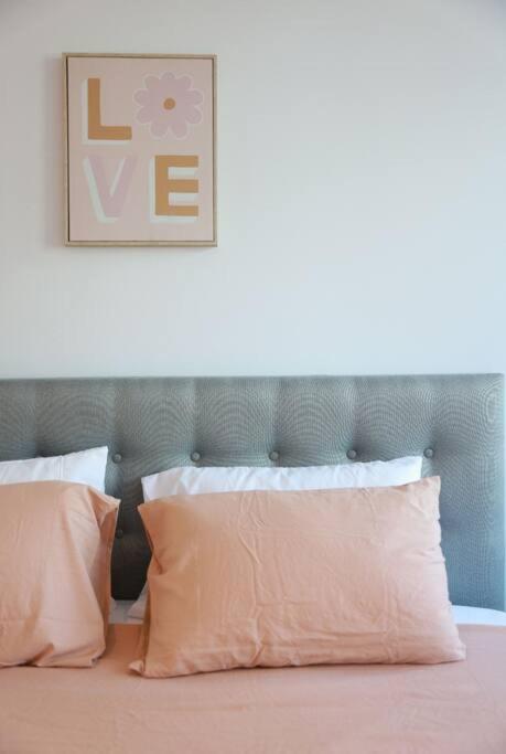 54D Chic 2Bedroom near Yarra River, City View with Free Parking