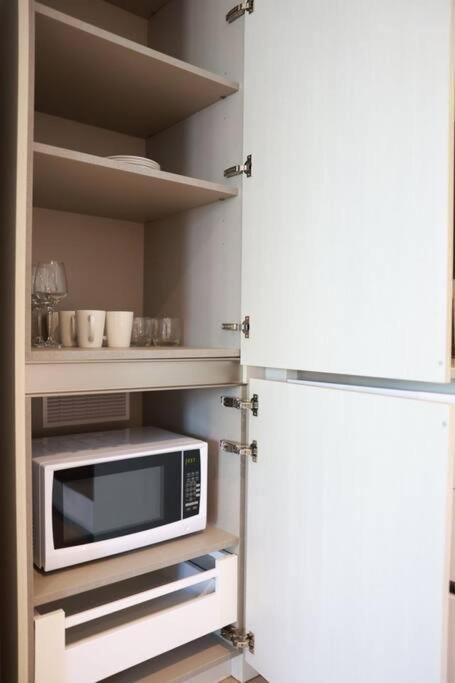 54D Chic 2Bedroom near Yarra River, City View with Free Parking