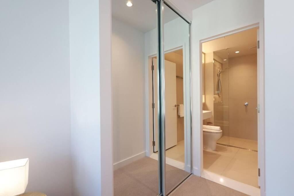 54D Chic 2Bedroom near Yarra River, City View with Free Parking