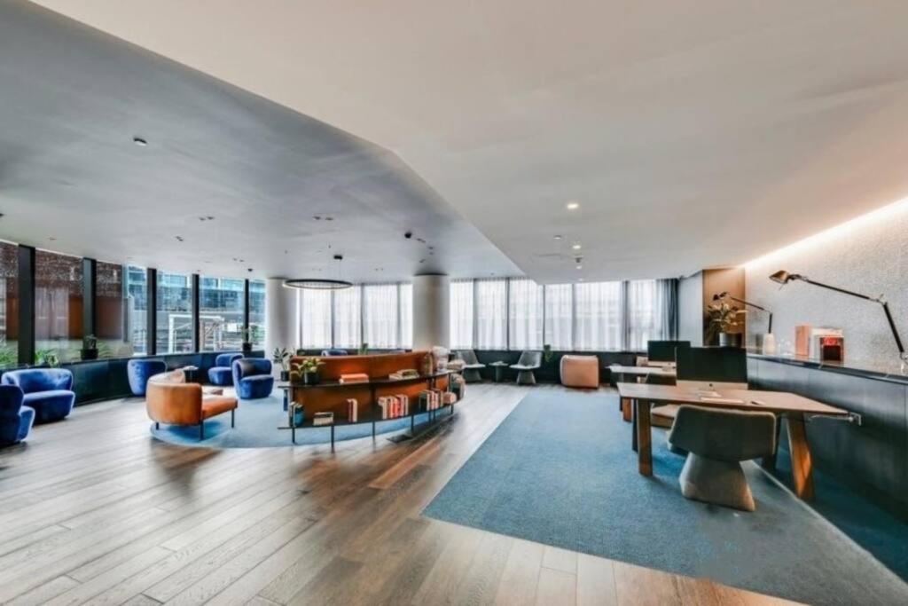 54D Chic 2Bedroom near Yarra River, City View with Free Parking