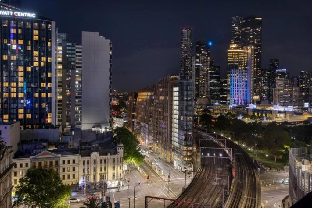 54D Chic 2Bedroom near Yarra River, City View with Free Parking
