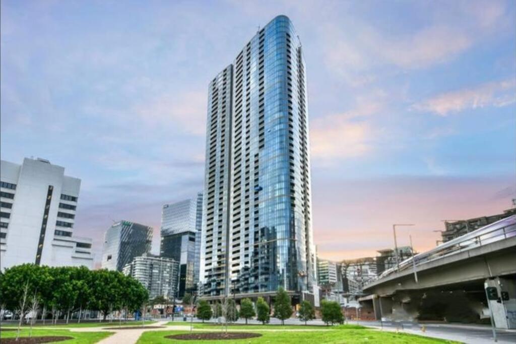 54D Chic 2Bedroom near Yarra River, City View with Free Parking