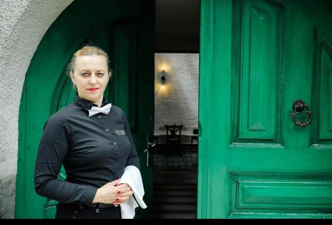 Pensiunea Casa Dimitrios-Baile Herculane -Casă Boemă cu vedere la munte apă atmosferă intimă