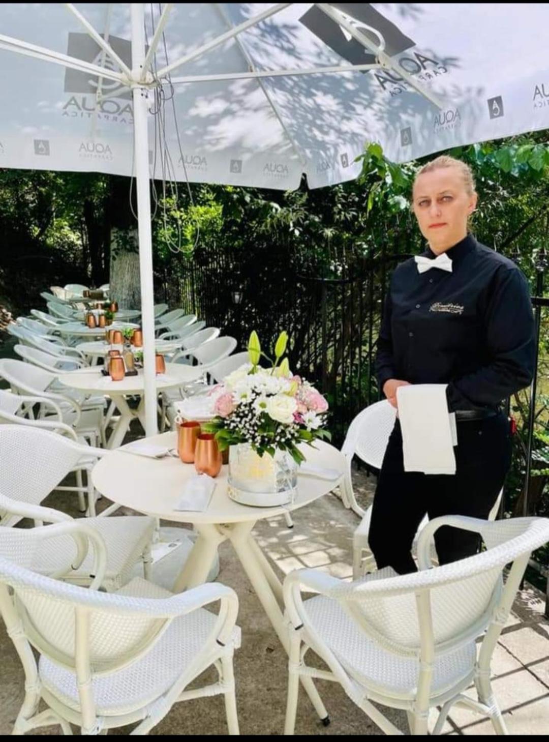 Pensiunea Casa Dimitrios-Baile Herculane -Casă Boemă cu vedere la munte apă atmosferă intimă