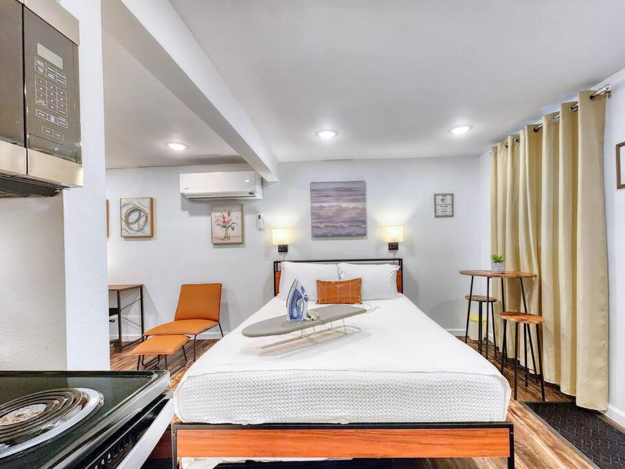 Cozy Studio 8 min to Down Town, Nightlife, Museum, UH view 4