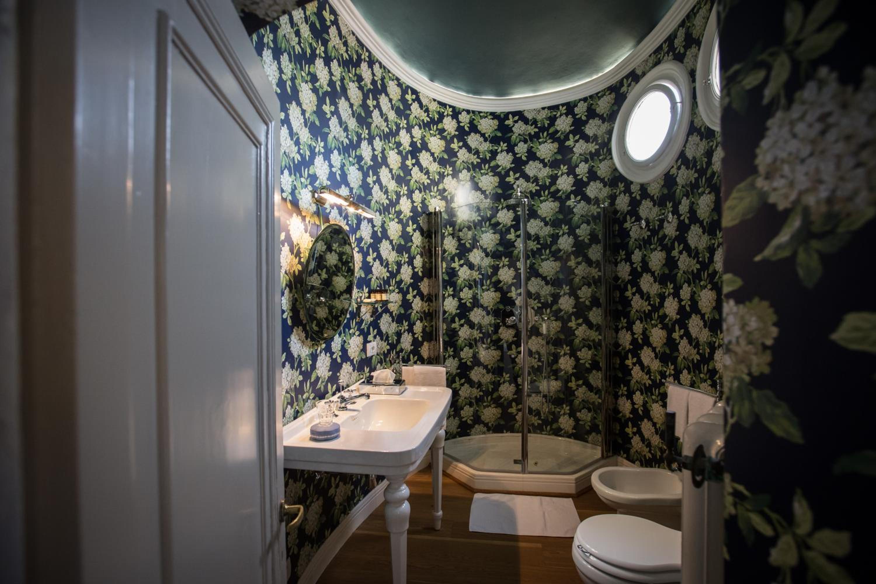AdAstra Suites