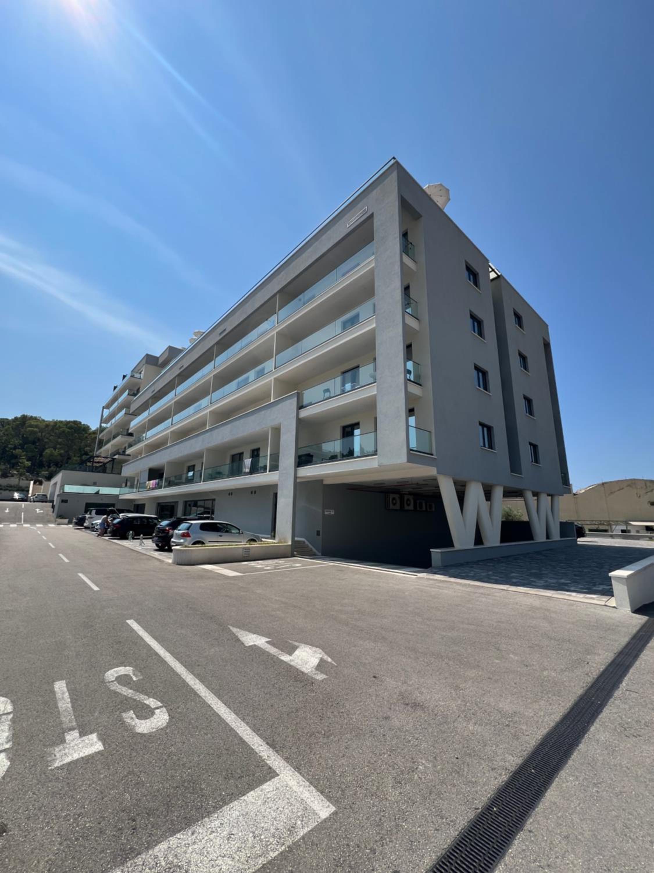 Hotel Luxury sea view apartment Makarska with pool - Image 1