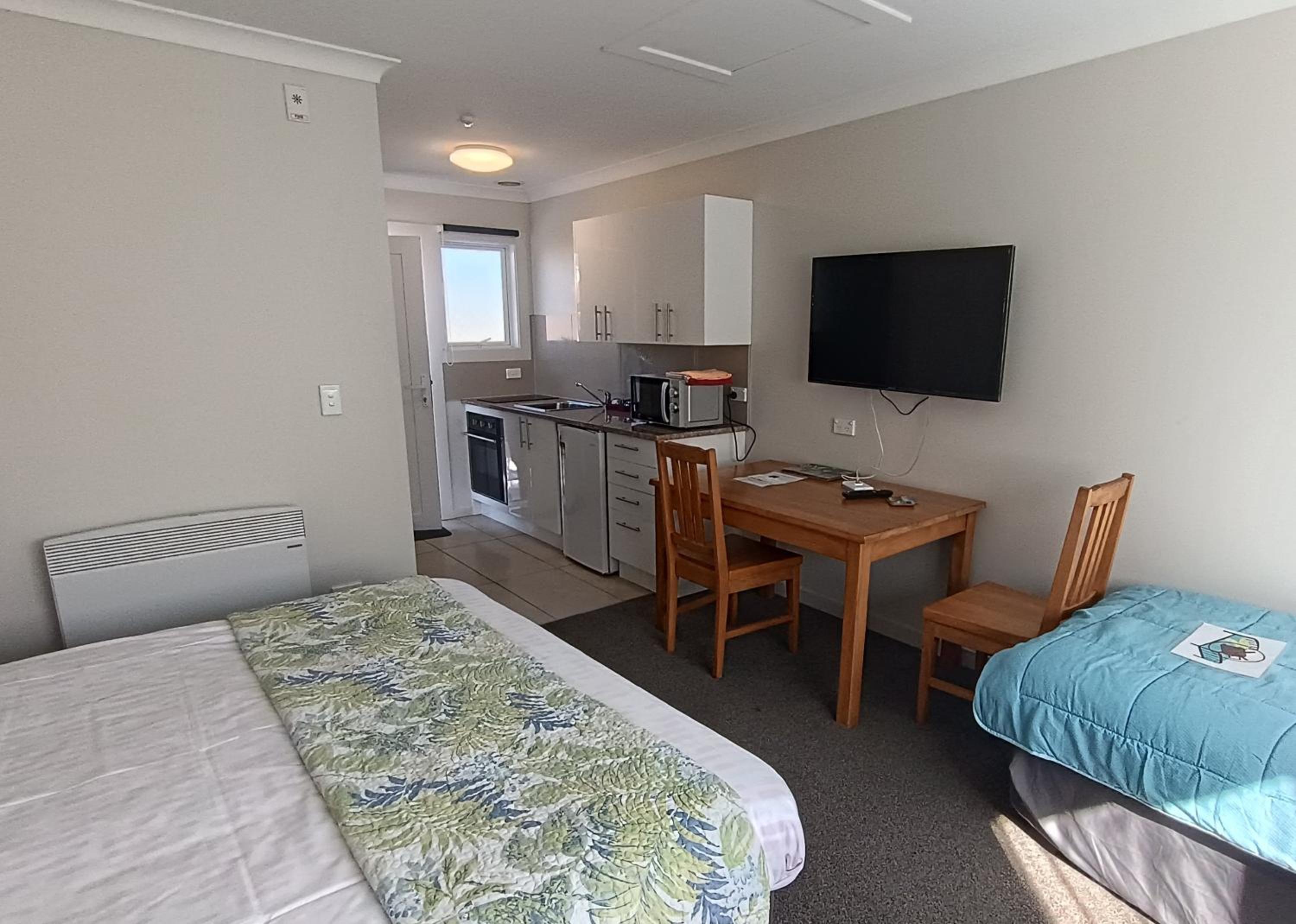 Bayfield Motel and Apartment