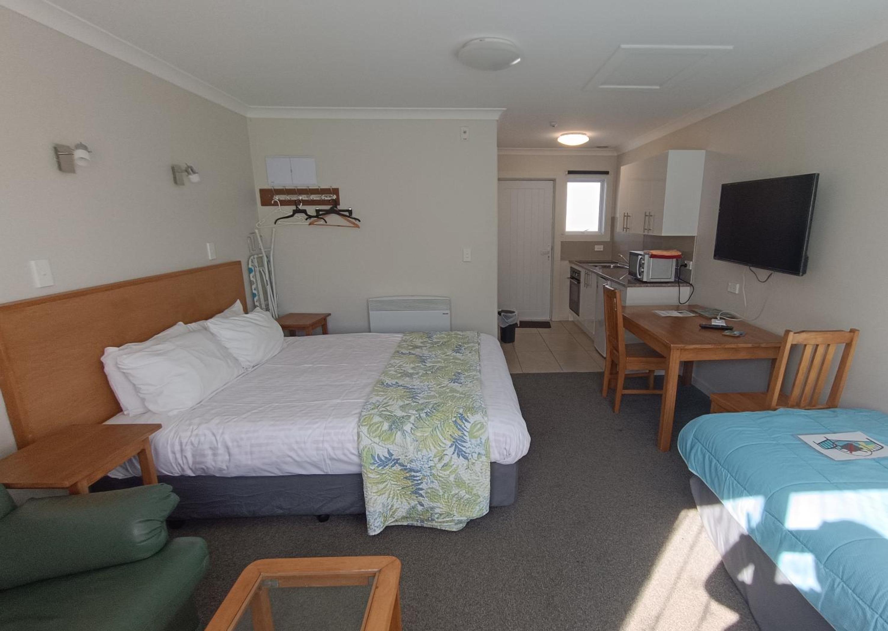Bayfield Motel and Apartment
