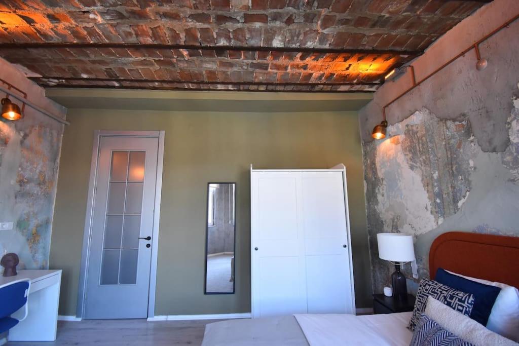Stunning 6BR 4Bath near Tram