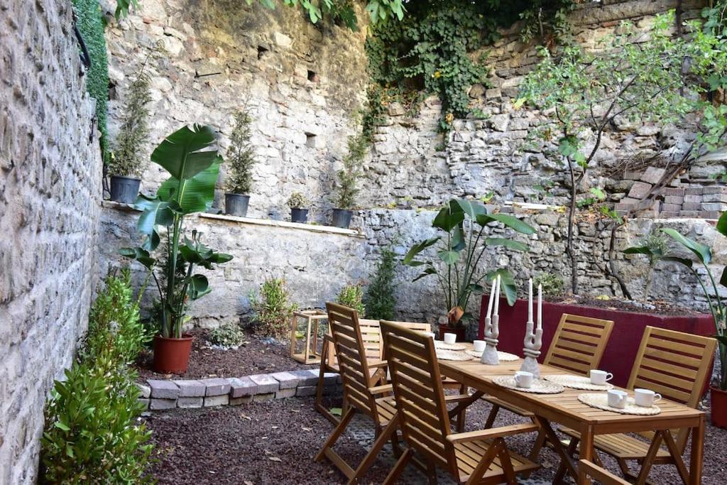 Stunning 6BR 4Bath near Tram