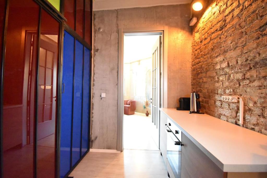 Stunning 6BR 4Bath near Tram