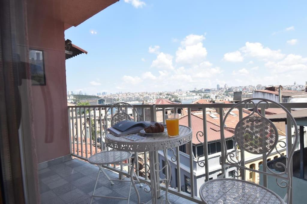 Stunning 6BR 4Bath near Tram