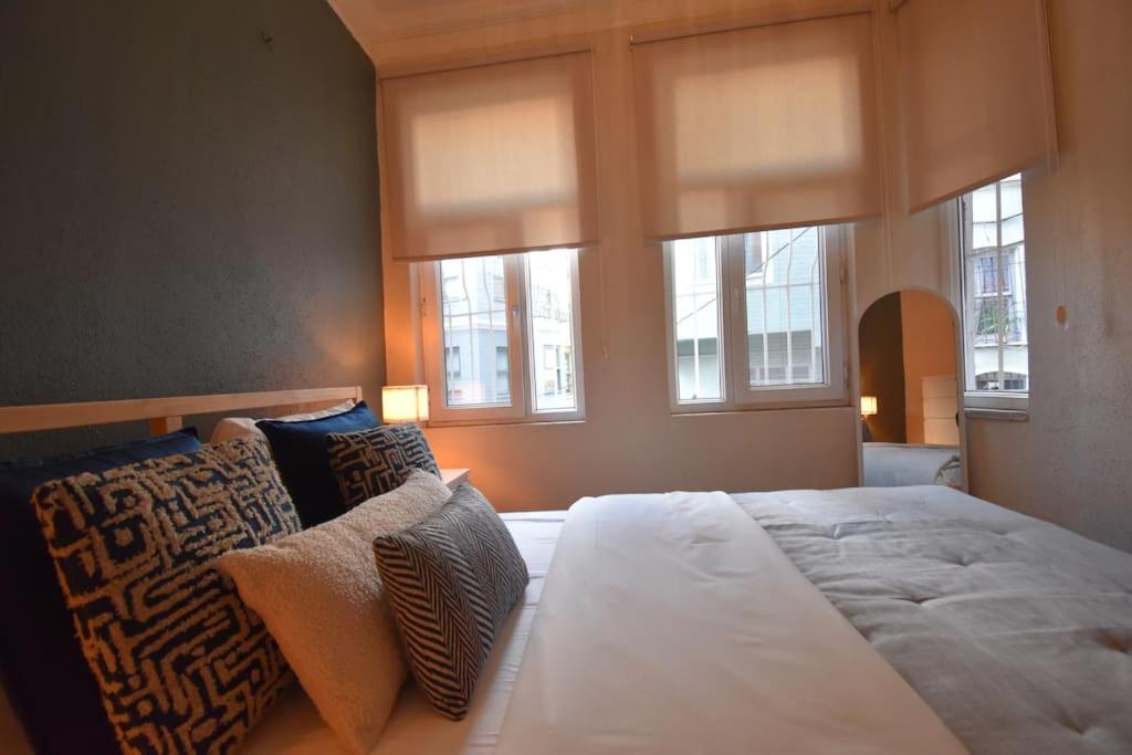 Stunning 6BR 4Bath near Tram