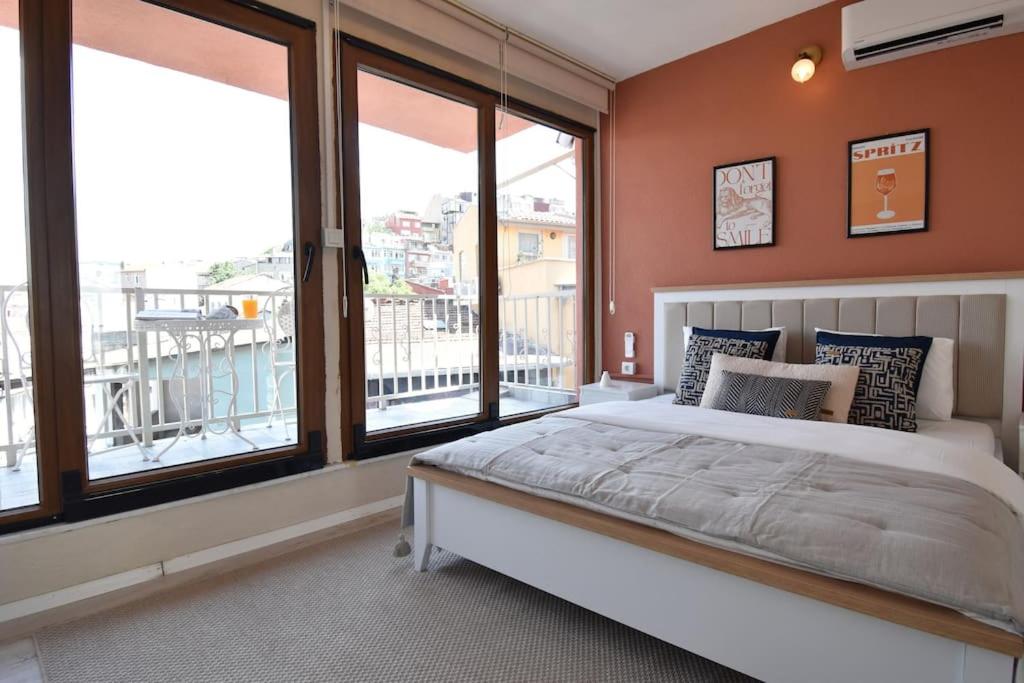 Stunning 6BR 4Bath near Tram