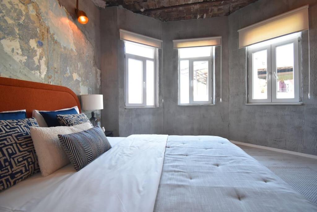 Stunning 6BR 4Bath near Tram