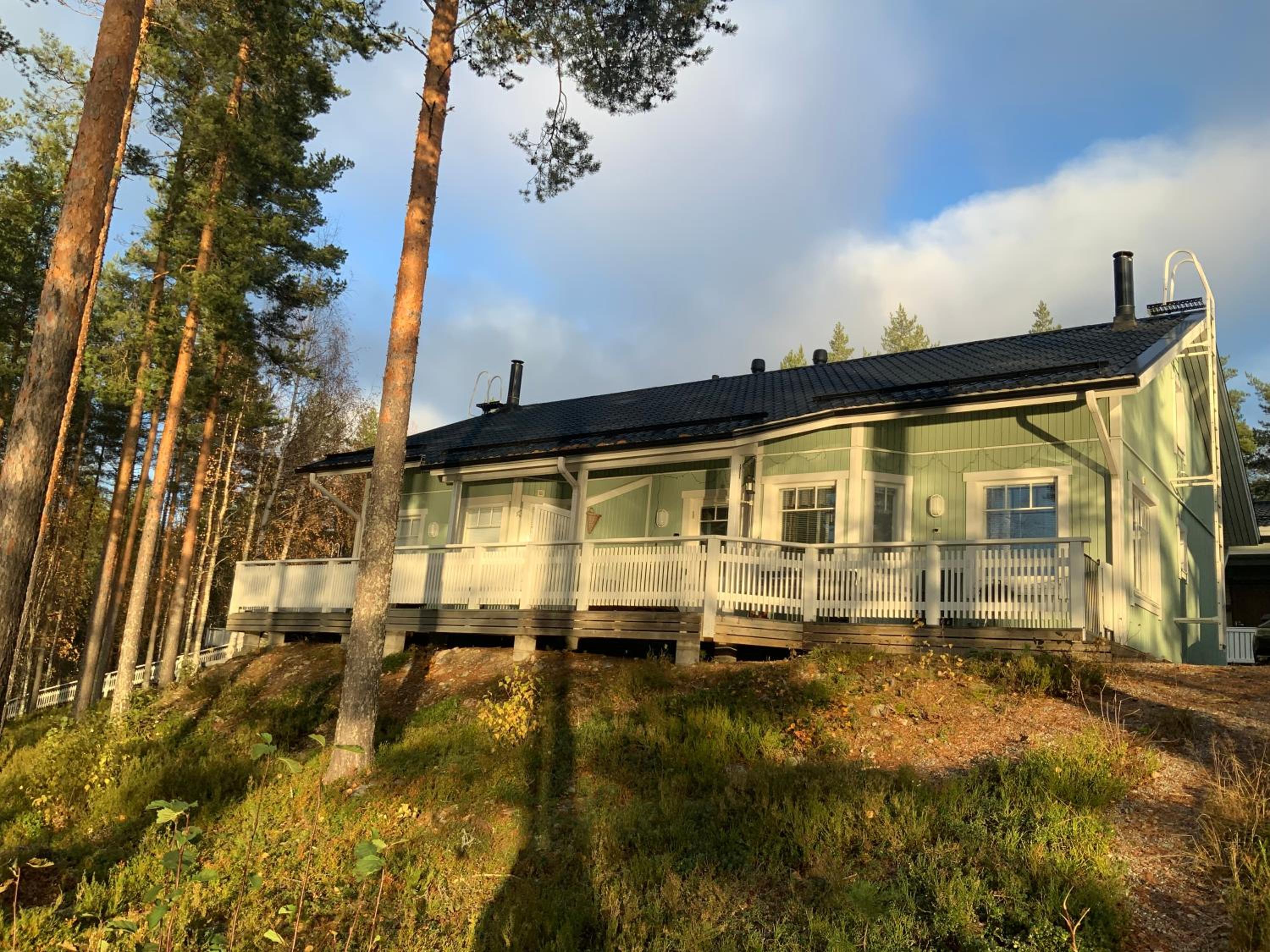 Saunaharju 5 järven rannalla