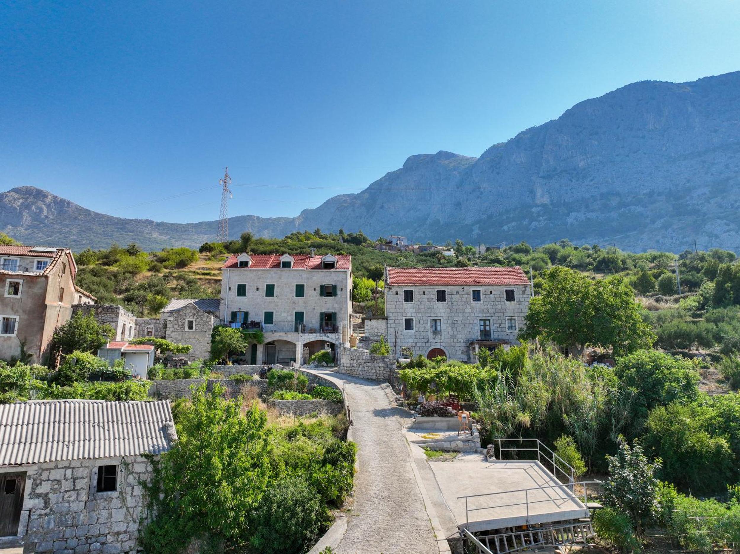 Stone house Kurtić stara Podgora view 4