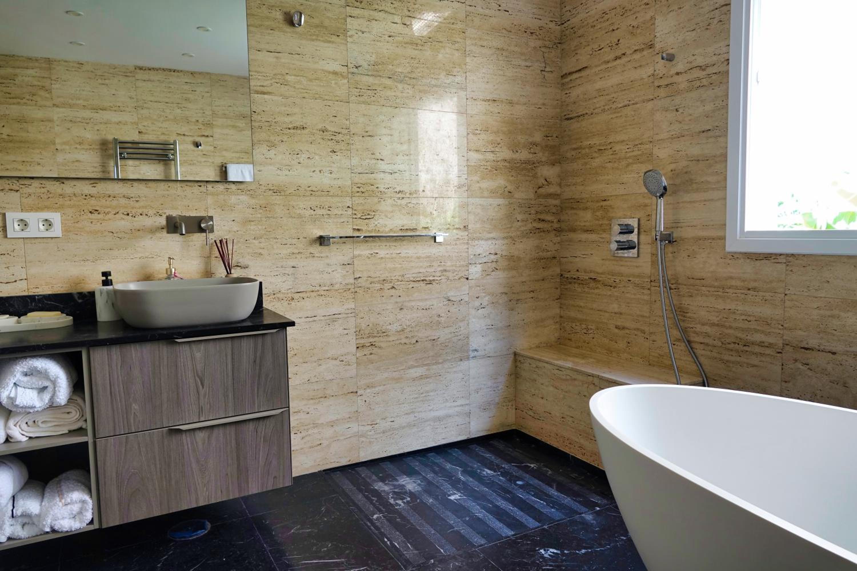 Happiness Chalet with Heated Swimming Pool
