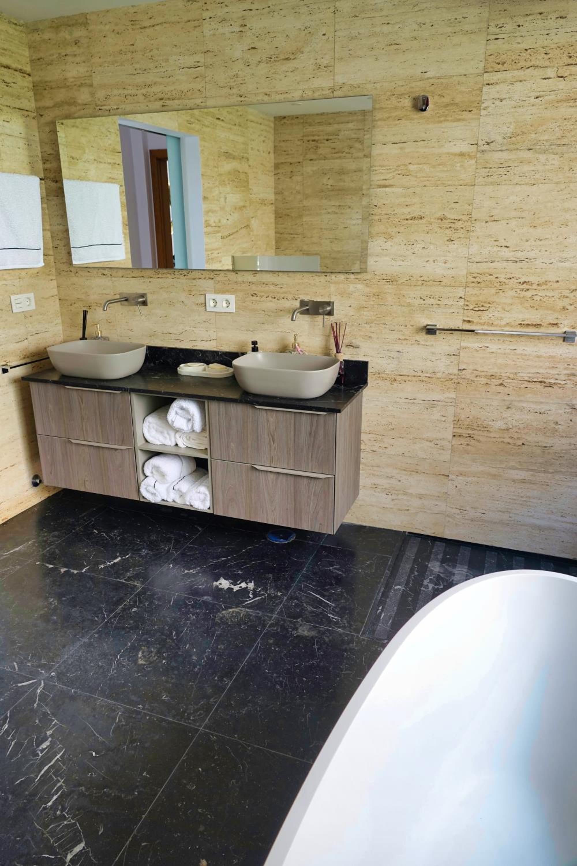 Happiness Chalet with Heated Swimming Pool