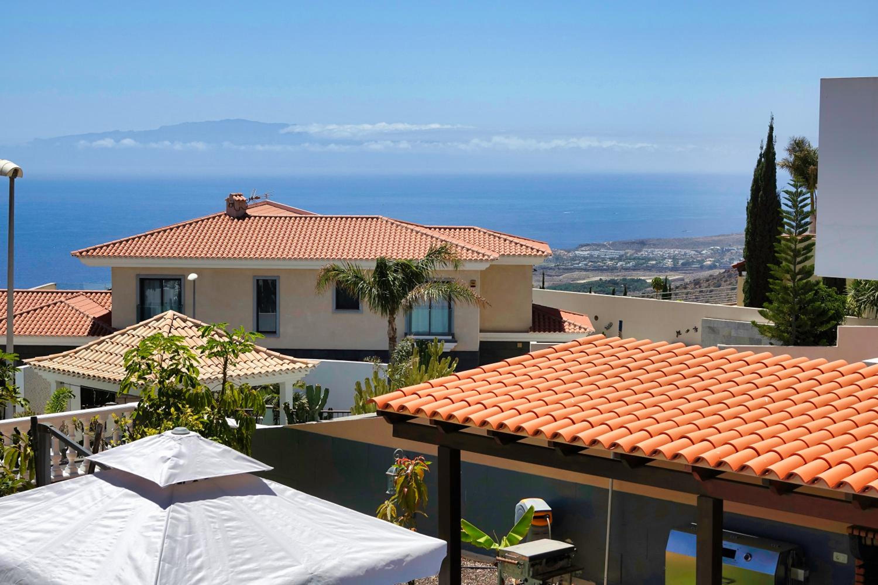 Happiness Chalet with Heated Swimming Pool