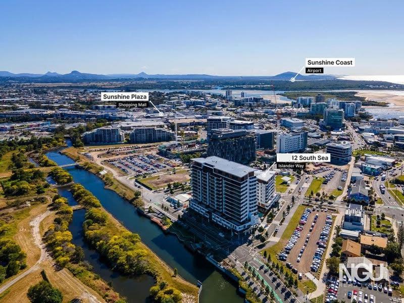 Breakfast & Dinner Included - Top-Floor Apartment Maroochydore CBD