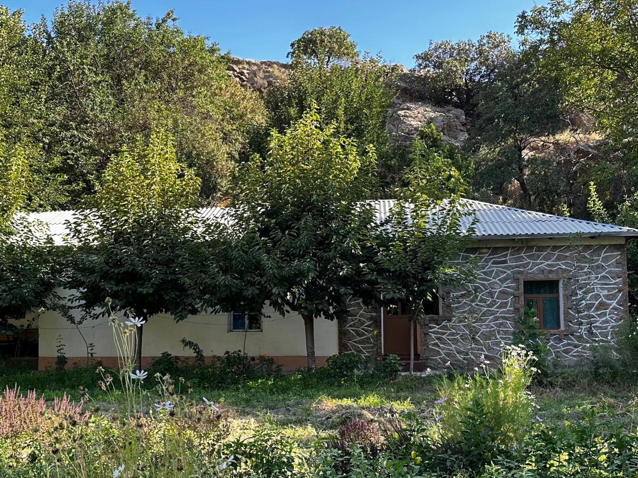 NURATA MOUNTAIN GUESTHOUSE Shiringul