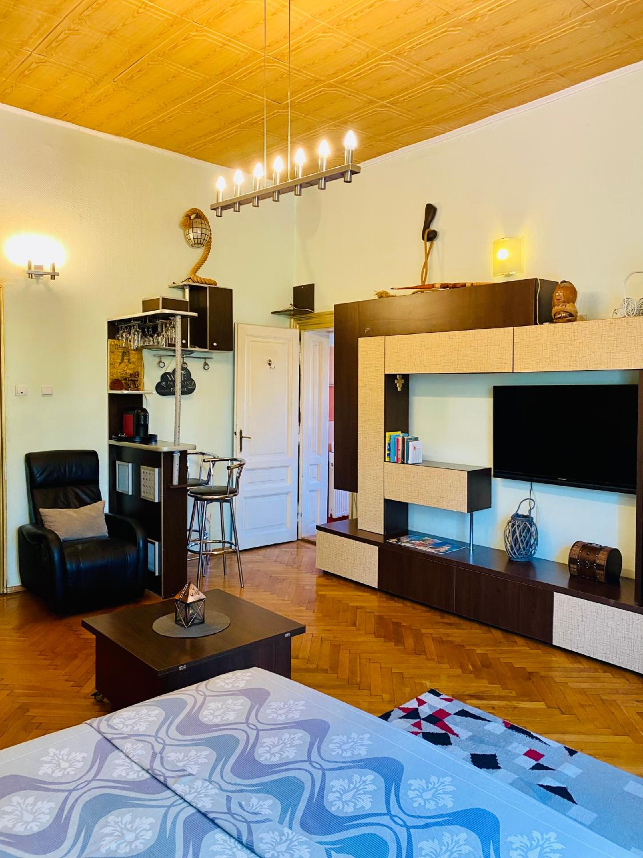 Central 2 bedrooms apartment view 4