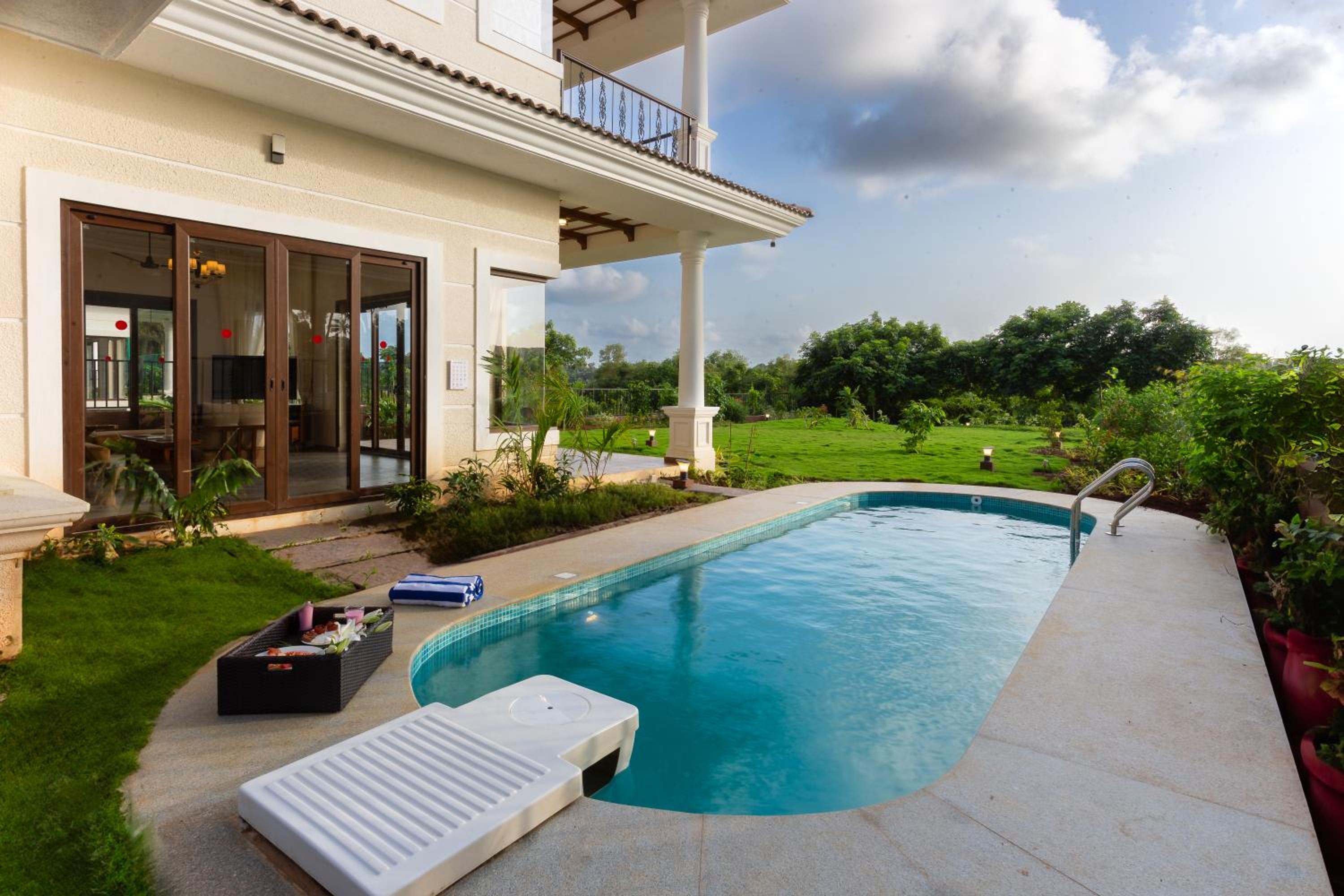 Melhor Stays Villa - L-E4 Luxurious 4BHK villa with private pool, Arpora view 3