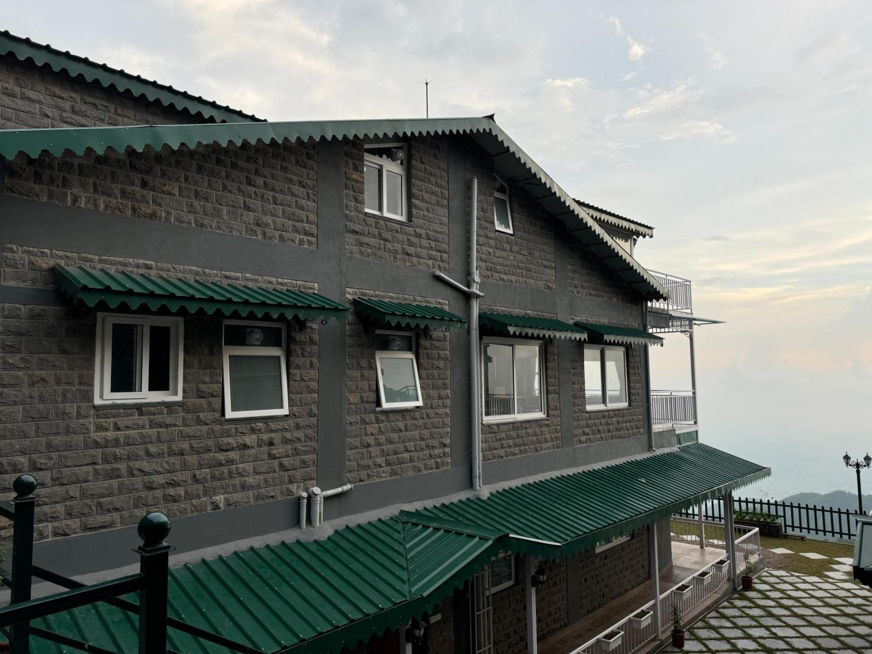 ELIVAAS 3 BHK with Garden & Scenic Views - Alpenglow view 2