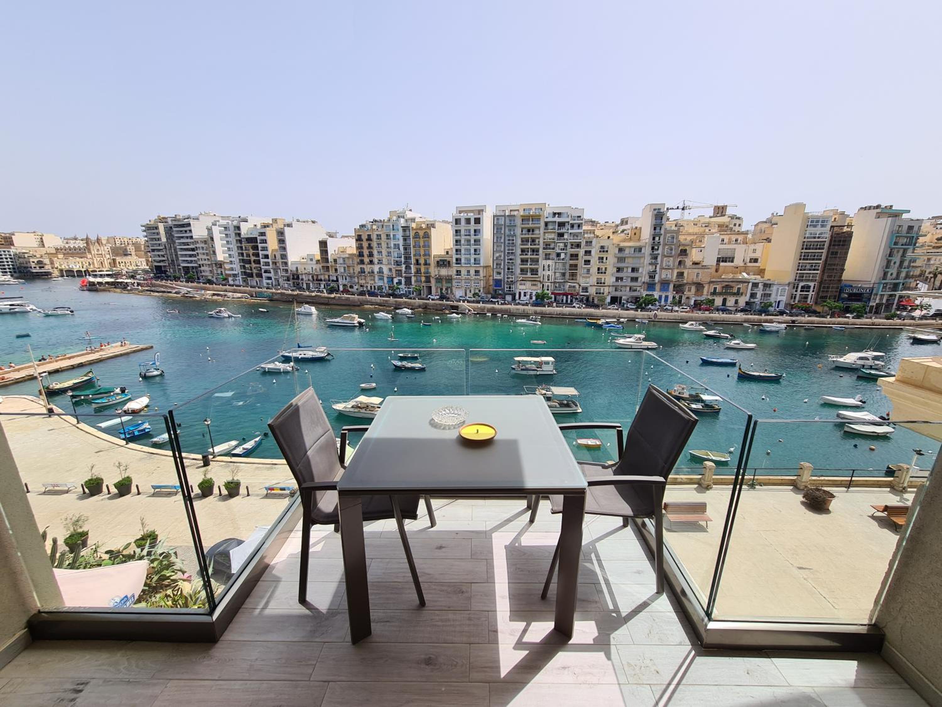 Supreme Seafront apt with Balcony in St.Julian's — St Julian's